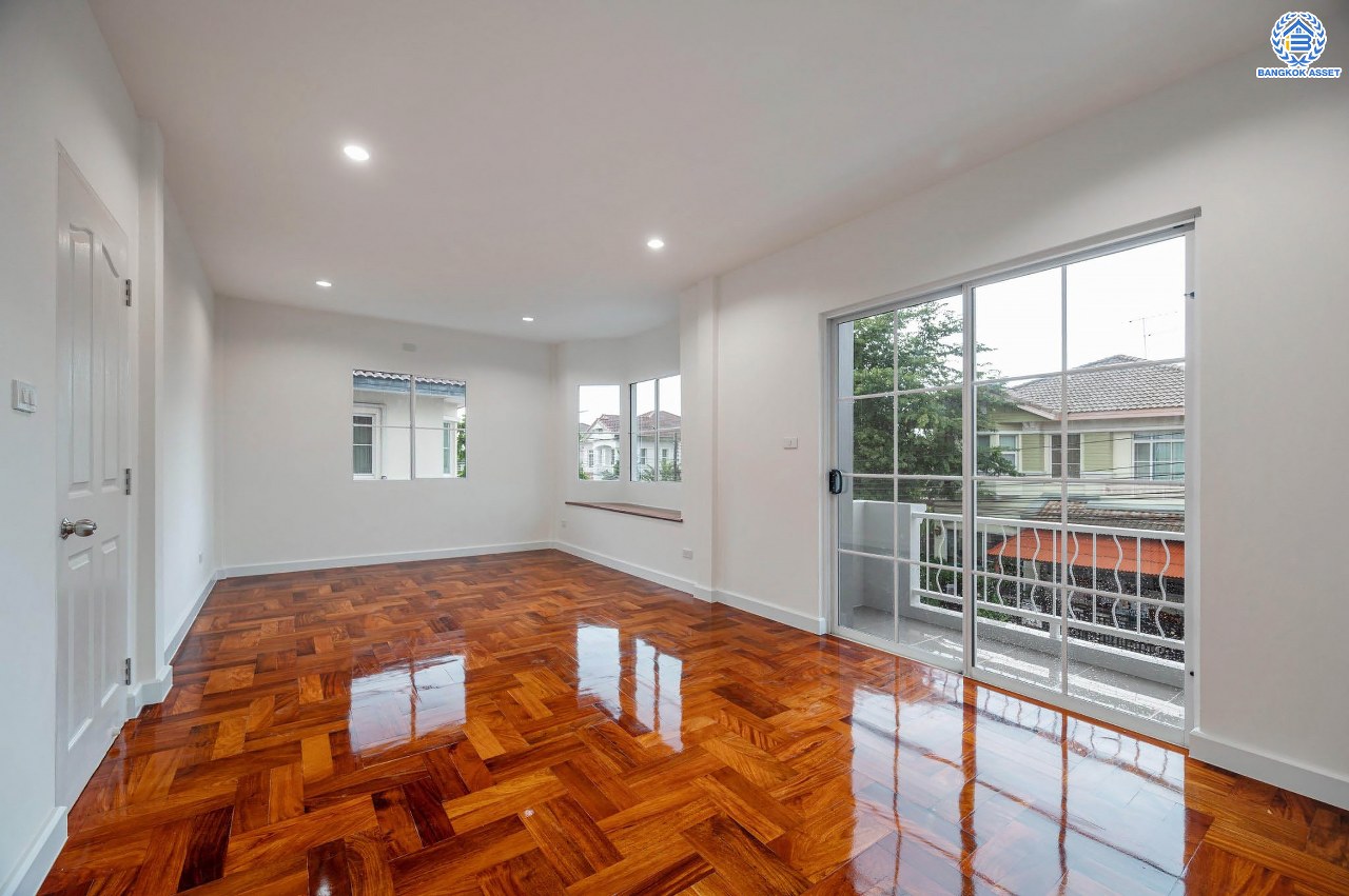 บ้านมือสองตกแต่งใหม่ โครงการ นันทวัน พระราม5 ตกแต่งหรูหรา หลังใหญ่กว่า 62 ตร.ว. ฟังก์ชันจัดเต็ม 3 ห้องนอน 2 ห้องน้ำ จอดรถได้ 2 คัน รองรับทุกความสุข ทำเลเดินทางสะดวก ใกล้ทางด่วน "กาญจนาภิเษก" และรถไฟฟ้า "สถานีบางรักใหญ่"...